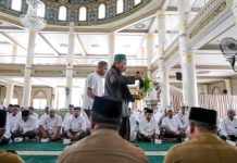Bupati Al Farlaky Peusijuek Jamaah Haji 2026, Titip Doa untuk Daerah dan Kepemimpinannya