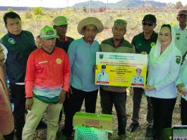 Pemkab Natuna Salurkan Bantuan untuk Petani Terdampak Karhutla di Batubi