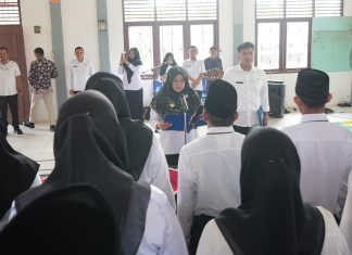 Bupati Afni Lantik Anggota Bapekam se-Kecamatan Mempura, Tekankan Kolaborasi Program Strategis di Tengah Defisit Anggaran