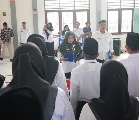 Bupati Afni Lantik Anggota Bapekam se-Kecamatan Mempura, Tekankan Kolaborasi Program Strategis di Tengah Defisit Anggaran