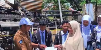 Aksi Peduli SMAN 3 Lakudo: Guru dan Pengurus OSIS Bantu Korban Kebakaran di Waara