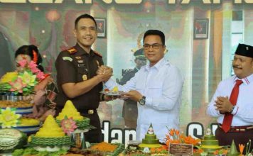 Pimpinan DPRD Ucapkan Selamat Ulang Tahun untuk Kajari Batam