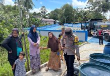 Di Tengah Kemarau, Polres Natuna Salurkan 8.000 Liter Air Bersih untuk Warga Desa Binjai