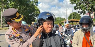 Polda Kepri Bagikan 200 Helm Gratis untuk Pekerja Saat Perayaan May Day
