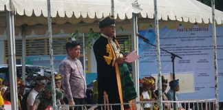 Bupati Buton Selatan Pimpin Upacara Hardiknas, Tegaskan Pendidikan Berbasis Nilai dan Karakter
