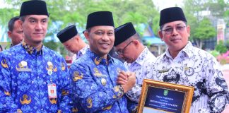 Pemkab Bengkalis Gelar Apel Hardiknas, Beri Penghargaan Insan Pendidikan Berprestasi