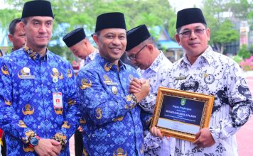 Pemkab Bengkalis Gelar Apel Hardiknas, Beri Penghargaan Insan Pendidikan Berprestasi