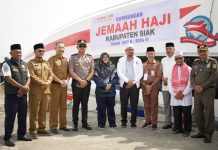 257 CJH Siak Bertolak ke Batam, Bupati Afni Turut Mengantar dan Beri Pesan Kesehatan