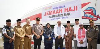 257 CJH Siak Bertolak ke Batam, Bupati Afni Turut Mengantar dan Beri Pesan Kesehatan