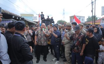 Demo Jalan Rusak di Buntu Pane, Bupati Asahan Turun Temui Warga