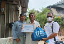 Penyaluran Program Nafkah Dhuafa Diberikan Ke 4 Lansia di Sekitar Kantor PLN UP3