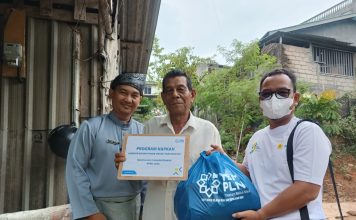 Penyaluran Program Nafkah Dhuafa Diberikan Ke 4 Lansia di Sekitar Kantor PLN UP3
