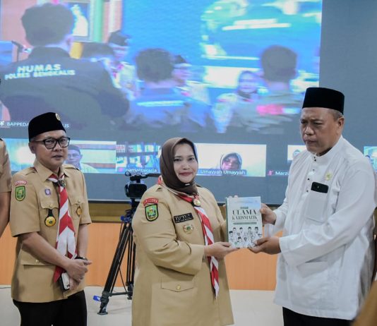 Bupati Bengkalis Luncurkan Buku Profil Ulama Kharismatik Kabupaten Bengkalis Jilid II, Meneladani Sosok dan Perjuangan