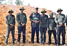 Sekda Lingga Tanam 5.000 Benih Semangka di Lahan Ketahanan Pangan Kogabwilhan I