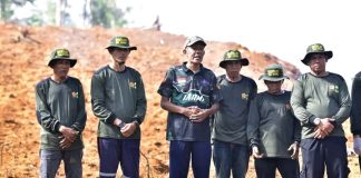 Sekda Lingga Tanam 5.000 Benih Semangka di Lahan Ketahanan Pangan Kogabwilhan I