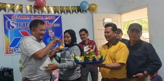 Media Bursakota.co.id Ucapkan Selamat HUT ke-4 Suarakritik.com dan HUT ke-32 Kabiro Sulastri