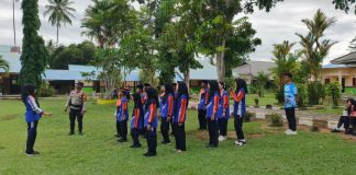Polisi Sahabat Pelajar, Bhabinkamtibmas Gunung Durian Tanamkan Disiplin dan Nasionalisme di Sekolah