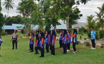 Polisi Sahabat Pelajar, Bhabinkamtibmas Gunung Durian Tanamkan Disiplin dan Nasionalisme di Sekolah
