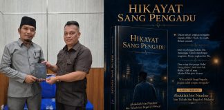 Sempena Hari Buku Nasional, Bupati Lingga Terima Buku Ketiga Karya Putra Daerah “Hikayat Sang Pengadu”