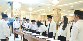 Menaker Lantik 976 ASN, Tekankan Semangat Belajar, Integritas, dan Kekompakan