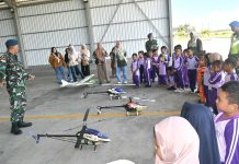 Serunya Murid TK Pulau Tiga Barat Belajar Dunia Penerbangan di Lanud Raden Sadjad
