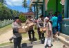 Polsek Pulau Laut Gelar Jumat Berkah, Bagikan 160 Paket Makanan kepada Jamaah Masjid Al-Ihya