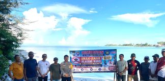 Bhabinkamtibmas dan Aparatur Kelurahan Batu Hitam Pasang Spanduk Imbauan Keselamatan Anak di Pantai Piwang