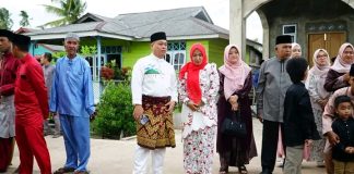 Bupati Lingga Salat Idul Adha Bersama Warga Dusun Senempek, Serahkan Hewan Kurban