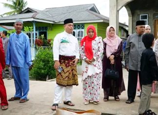 Bupati Lingga Salat Idul Adha Bersama Warga Dusun Senempek, Serahkan Hewan Kurban