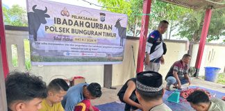 Polsek Bunguran Timur Salurkan 150 Paket Daging Kurban kepada Masyarakat
