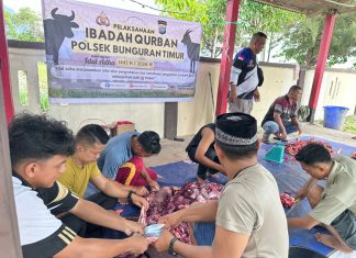 Polsek Bunguran Timur Salurkan 150 Paket Daging Kurban kepada Masyarakat