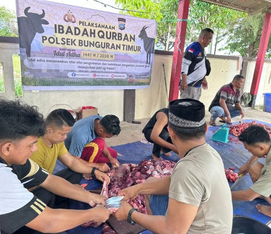 Polsek Bunguran Timur Salurkan 150 Paket Daging Kurban kepada Masyarakat