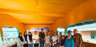 Kejari Natuna Bagikan 137 Paket Daging Kurban untuk Warga Desa Pian Tengah