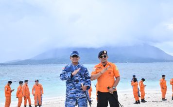 Sambut Hari Lahir Pancasila, Prajurit Lanud RSA dan Basarnas Natuna Kibarkan Garuda Pancasila di Pulau Terdepan NKRI