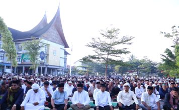 Ribuan Jamaah Padati Halaman Balai Kota Payakumbuh Gelar Salat Idul Adha 1447 Hijriah
