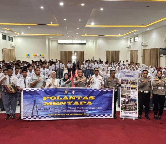 Polda Kepri Tanamkan Budaya Tertib Lalu Lintas Melalui “Police Goes To School” di SMK Ibnu Sina Batam