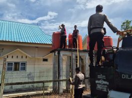 Polres Natuna Salurkan Bantuan Air Bersih ke SMAN 2 Natuna, Dukung Kelancaran Proses Belajar Mengajar