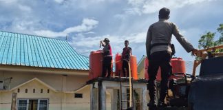 Polres Natuna Salurkan Bantuan Air Bersih ke SMAN 2 Natuna, Dukung Kelancaran Proses Belajar Mengajar