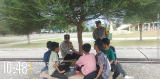 Bhabinkamtibmas Polsek Bunguran Timur Intensifkan Pengamanan dan Patroli di Pantai Piwang