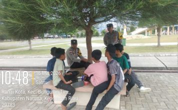 Bhabinkamtibmas Polsek Bunguran Timur Intensifkan Pengamanan dan Patroli di Pantai Piwang