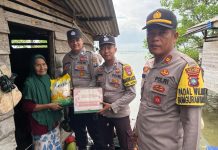 Polsek Bunguran Barat Salurkan Bantuan Sosial Lewat Program Jumat Berkah