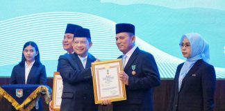 Gubernur Ansar Raih Satyalancana Wira Karya dari Presiden RI atas Kontribusi di Sektor Kelautan dan Perikanan