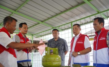 Komisaris Utama dan Direktur Kelembagaan & Kepatuhan Pertamina Patra Niaga Tinjau Infrastruktur Energi di Sumatera Barat