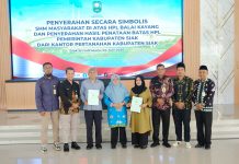 Setelah Menanti 20 Tahun, Warga Balaikayang Siak Terima Sertifikat Hak Milik