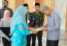 Hadirkan Kepastian Hukum Tanah Bagi Warga Balai Kayang, Afni Serahkan Puluhan SHM