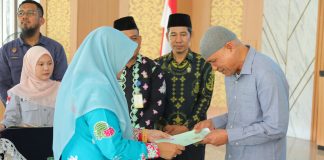 Hadirkan Kepastian Hukum Tanah Bagi Warga Balai Kayang, Afni Serahkan Puluhan SHM