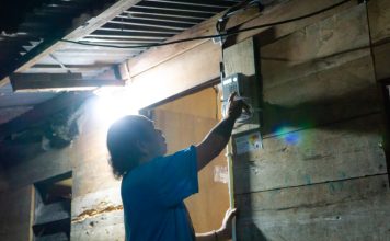 Tembus Medan Berat, PLN Hadirkan Listrik 24 Jam untuk 1.396 Rumah Tangga di Pegunungan Arfak, Papua Barat