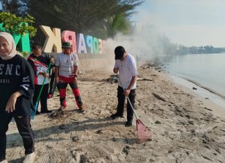 Peringati Hari Lingkungan Hidup Sedunia, Camat Bunguran Timur Ikut Goro Bersih Pantai Piwang