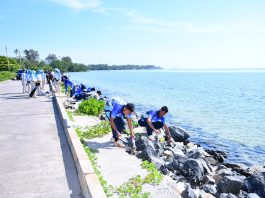 Aksi Peduli Lingkungan, Lanud RSA Bersama Kejari, Basarnas, BMKG, RRI dan Masyarakat Natuna Bersihkan Pantai