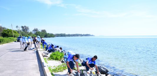 Aksi Peduli Lingkungan, Lanud RSA Bersama Kejari, Basarnas, BMKG, RRI dan Masyarakat Natuna Bersihkan Pantai